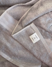 Load image into Gallery viewer, Appliquéd Towel - Mum