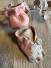 Load image into Gallery viewer, 10cm Button Bootie - Pink Leather & Cowhide