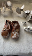 Load image into Gallery viewer, 13cm Button Bootie - Tan Leather & Cowhide