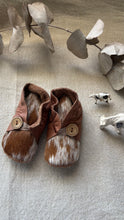 Load image into Gallery viewer, 13cm Button Bootie - Tan Leather & Cowhide