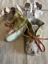 Load image into Gallery viewer, 11cm Lace Bootie - Green Leather & Cowhide