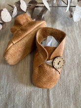 Load image into Gallery viewer, 10cm Button Bootie - Light Tan Leather
