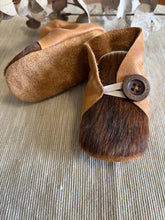 Load image into Gallery viewer, 11cm Button Bootie - Light Tan Leather & Cowhide