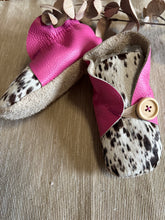 Load image into Gallery viewer, 13cm Button Bootie - Fuchsia Leather & Splatter Painted Cowhide