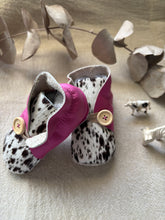 Load image into Gallery viewer, 13cm Button Bootie - Fuchsia Leather &amp; Splatter Painted Cowhide
