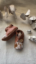 Load image into Gallery viewer, 13cm Button Bootie - Tan Leather &amp; Cowhide
