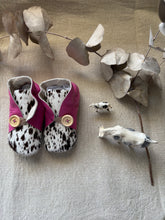 Load image into Gallery viewer, 13cm Button Bootie - Fuchsia Leather &amp; Splatter Painted Cowhide
