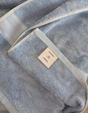 Load image into Gallery viewer, Appliquéd Towel - Pop
