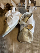 Load image into Gallery viewer, 11cm Button Bootie - White &amp; Gold Leather
