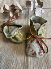 Load image into Gallery viewer, 11cm Lace Bootie - Green Leather &amp; Cowhide
