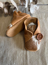Load image into Gallery viewer, 10cm Button Bootie - Light Tan Leather &amp; Cowhide
