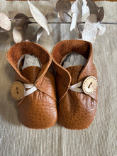 Load image into Gallery viewer, 10cm Button Bootie - Tan Leather
