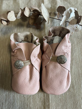 Load image into Gallery viewer, 13cm Button Bootie - Dusty Pink Leather
